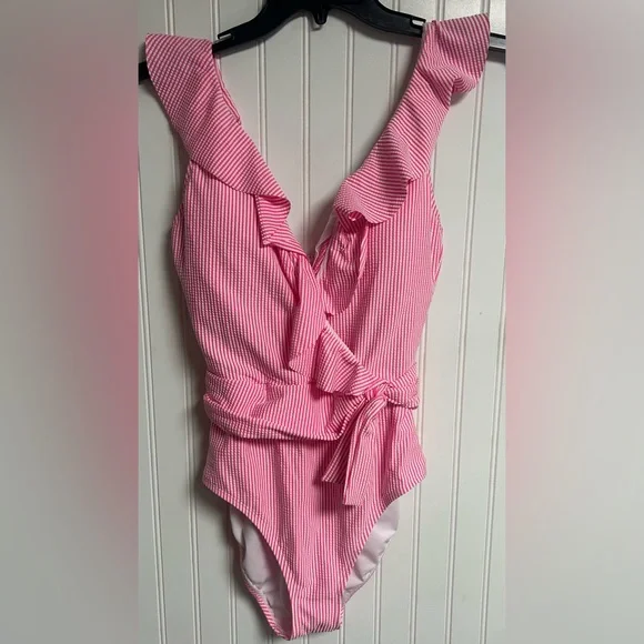 Lilly Pulitzer Delphie Seersucker Ruffled One-Piece Swimsuit Roxie Pink Size 10 - Picture 2 of 5